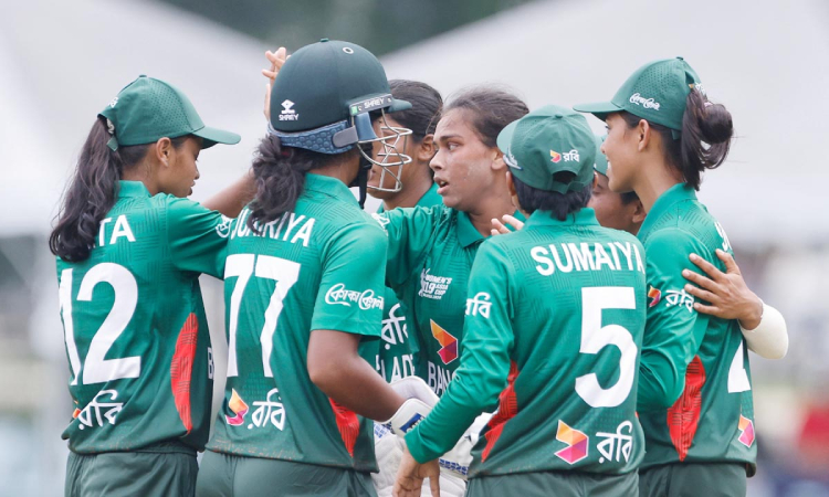পুরুষদের পর বিজয় দিবস জয়ে রাঙালো নারীরাও