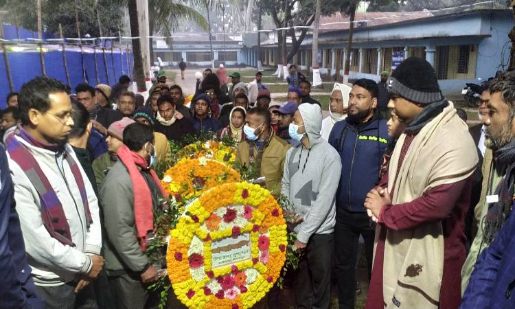 হাকিমপুরে বিজয় দিবসে মুক্তিযোদ্ধাদের শ্রদ্ধা নিবেদন