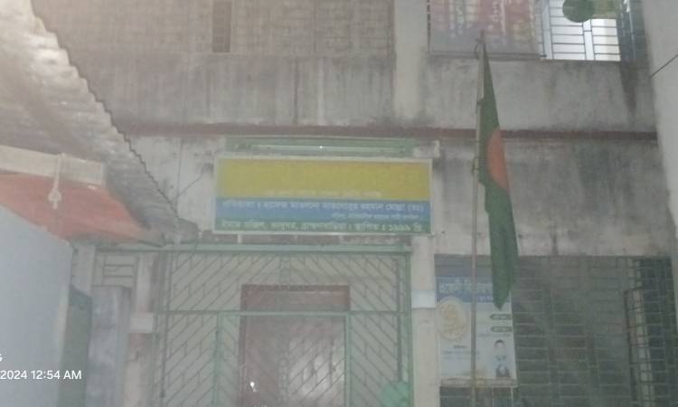 বিজয় দিবসের রাতেই জাতীয় পতাকা অবমাননা!
