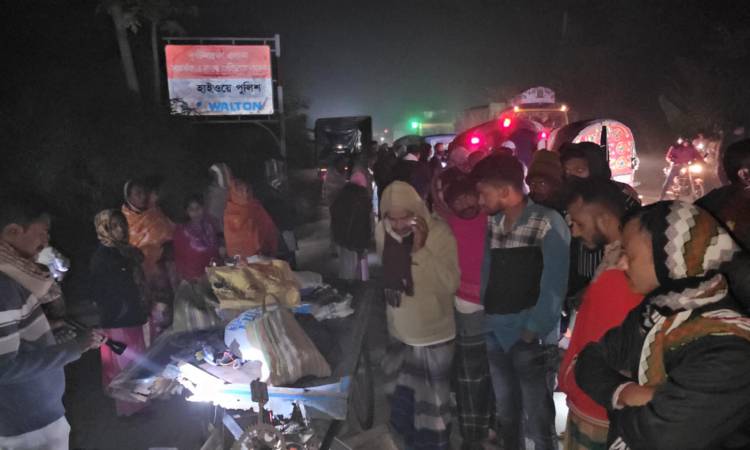 রাজবাড়ীতে বাসের চাপায় এক জনের মৃত্যু, আহত ৫