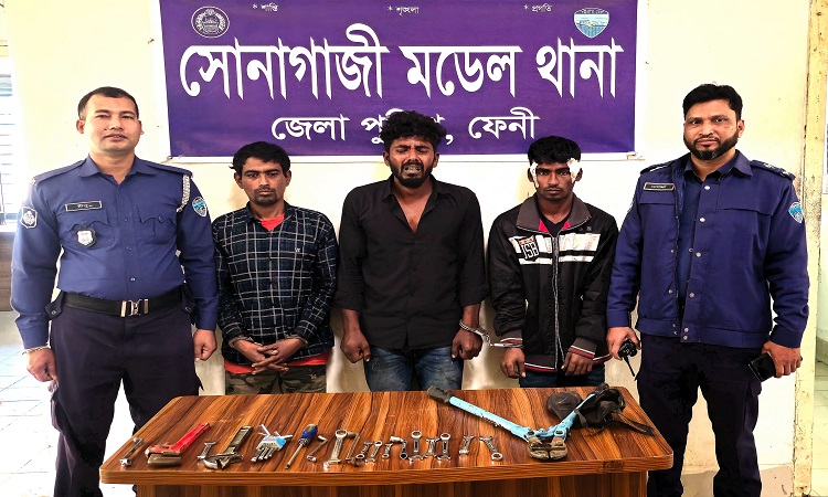 ফেনীতে বায়ু বিদ্যুতের সরঞ্জামাদি লুটের দায়ে গ্রেফতার ৩