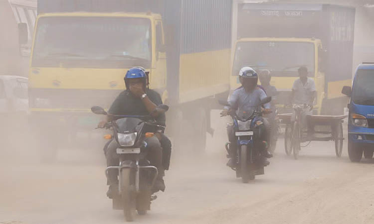ভয়াবহ বায়ুদূষণের কবলে দিল্লি, তৃতীয় ঢাকা