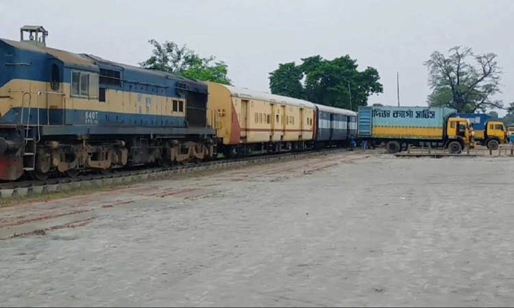 ভারত থেকে কার্গো ট্রেনে এলো আরও ১৯০০ টন আলু