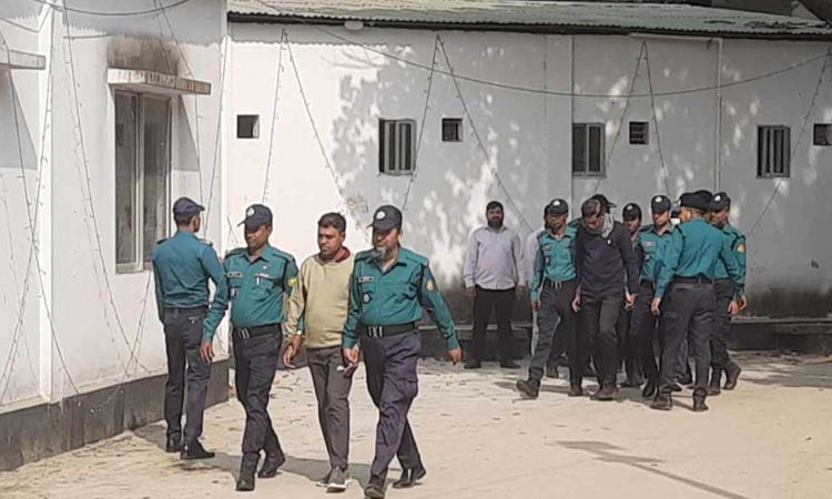 ট্রাইব্যুনালে হাজির পুলিশের সাবেক ৫ কর্মকর্তা