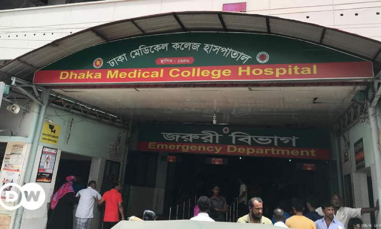 মতিঝিলে ডাবল ডেকার বাসের ধাক্কায় নারীর মৃত্যু