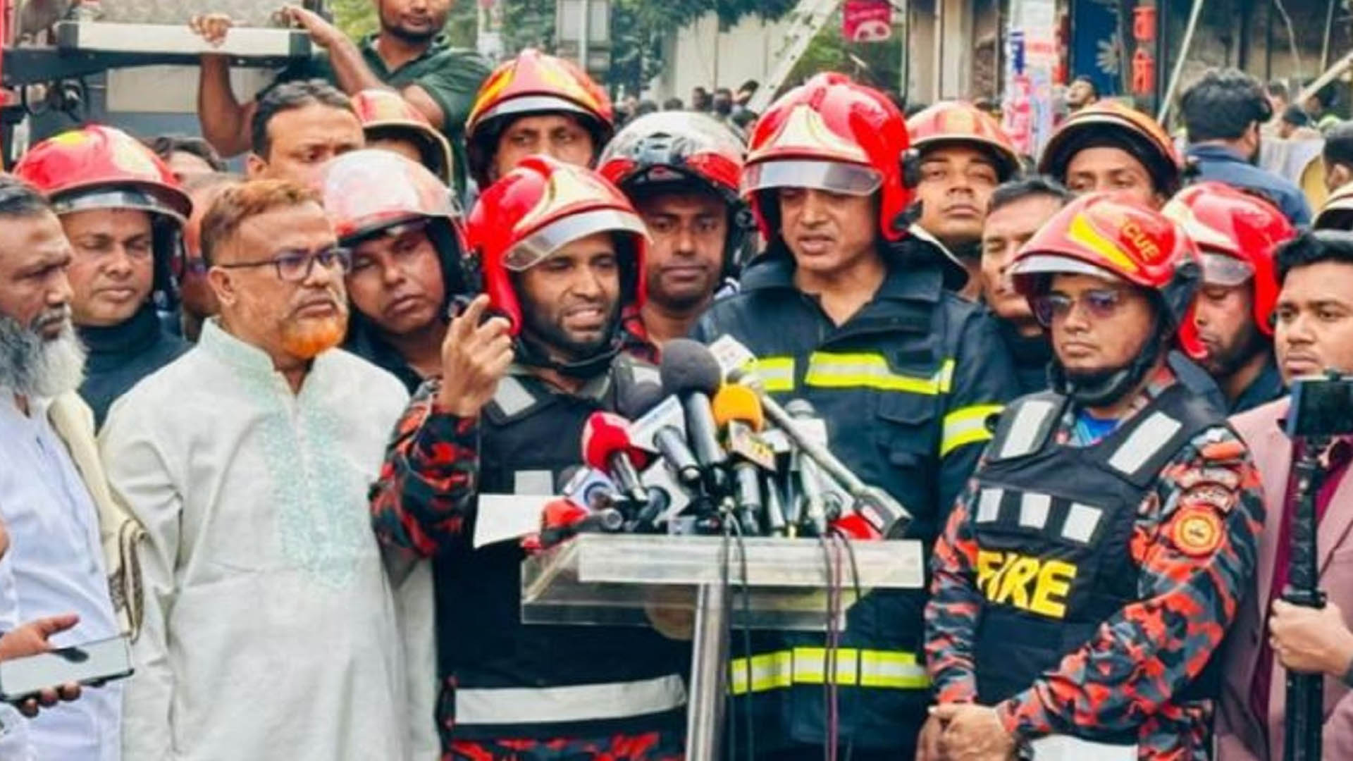 ‘গ্যাস লিকেজ থেকে উত্তরার রেস্টুরেন্টে আগুন, ছিল না ফায়ার সেফটি’
