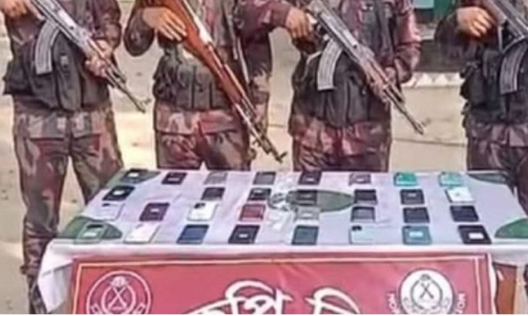 শিবগঞ্জে বিজিবির অভিযানে মালিকবিহীন ৩১ টি ফোন জব্দ