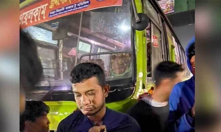 সাভারে দুই চলন্ত গাড়িতে ডাকাতি, ছুরিকাঘাতে আহত ৫
