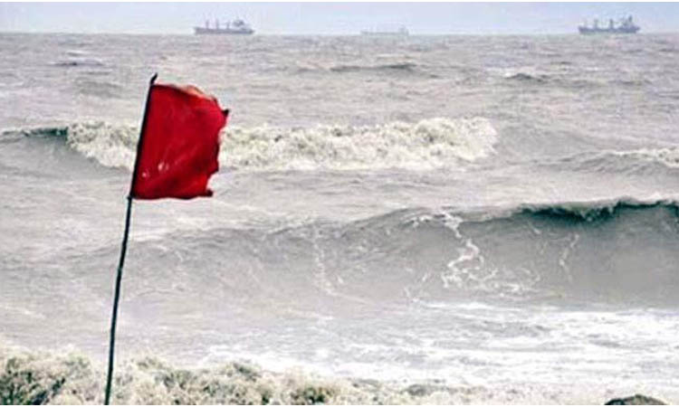 সাগরে নিম্নচাপ, দক্ষিণাঞ্চলে গুঁড়ি গুঁড়ি বৃষ্টি
