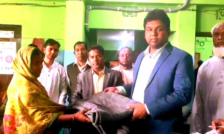 হাকিমপুর শীতার্তদের মাঝে শীতবস্ত্র বিতরণ