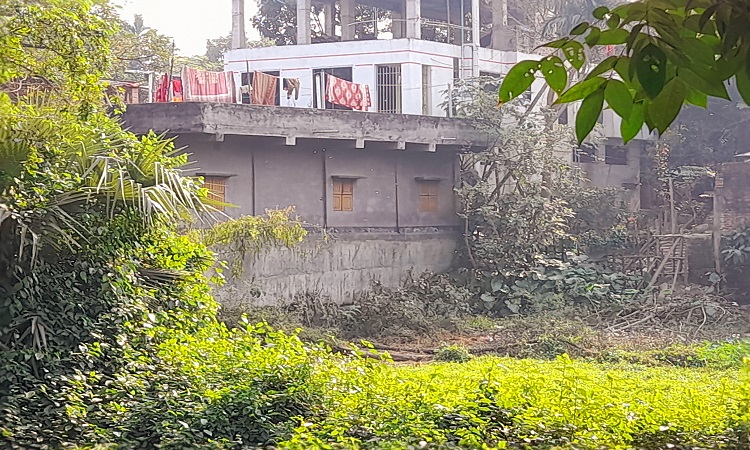 লিজ বাতিল না করে অন্যের জমি হাতিয়ে নেওয়ার অভিযোগ