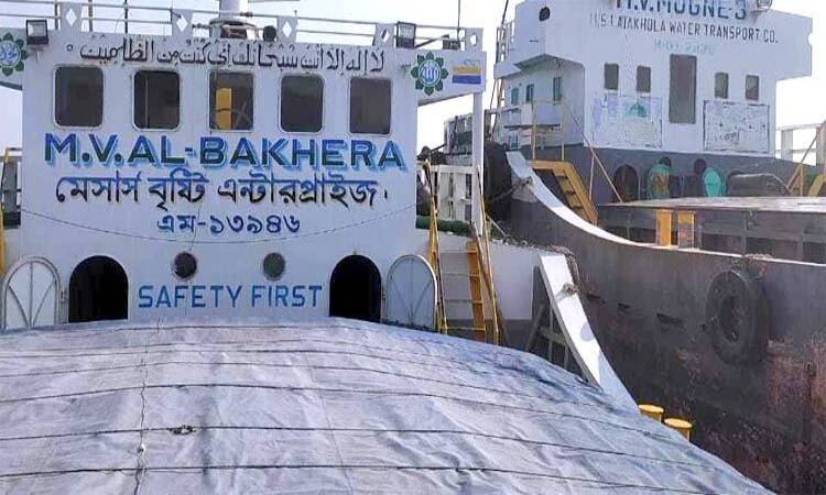 চাঁদপুরে জাহাজে দুর্বৃত্তদের হামলায় নিহত বেড়ে ৭