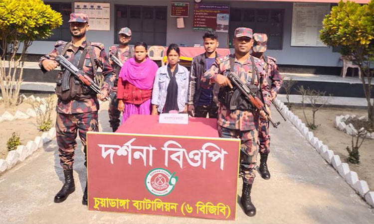 ভারতে পাচারকালে দুই তরুণী উদ্ধার, পাচারকারী আটক