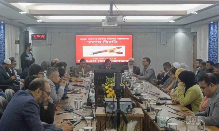 সারাদেশে ২৫টি ক্যাডারের কর্মকর্তাদের কলমবিরতি পালন