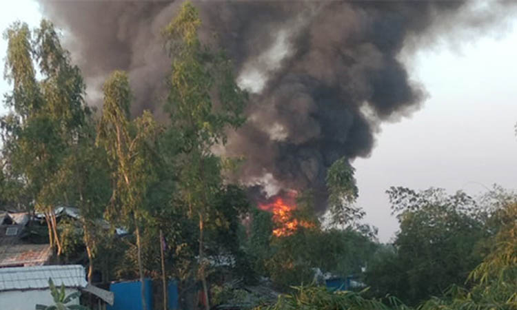 উখিয়া রোহিঙ্গা ক্যাম্পে আগুন, নিয়ন্ত্রণে ৪ ইউনিট