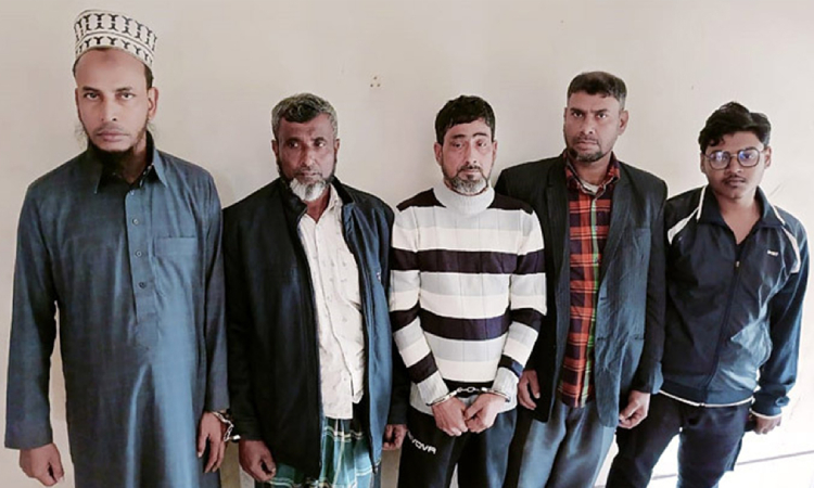 কুমিল্লায় মুক্তিযোদ্ধাকে হেনস্তার ঘটনায় গ্রেফতার ৫
