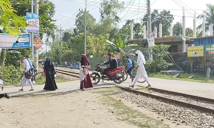 লালমনিরহাট-বুড়িমারী রেলপথে বাড়ছে মৃত্যু ঝুঁকি!