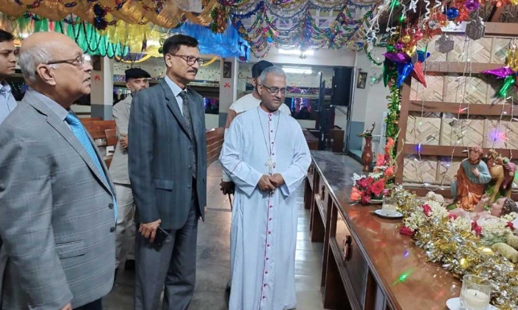 চার্চে গিয়ে শান্তির বার্তা পররাষ্ট্র উপদেষ্টার