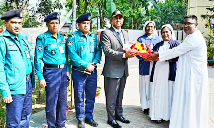 রাজশাহীতে পুলিশ কমিশনারের বিভিন্ন গির্জা পরিদর্শন