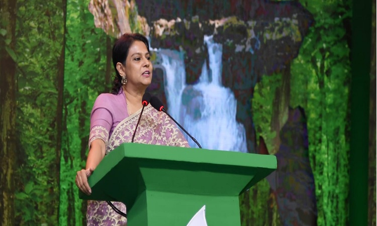 সরকার জনগণকে সঙ্গে নিয়ে প্রকৃতি ও পরিবেশ রক্ষায় কাজ করছে