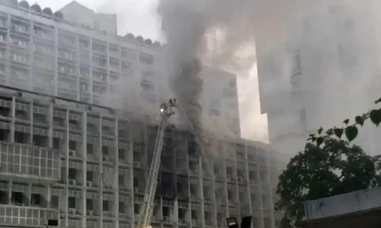 সচিবালয়ে অগ্নিকাণ্ডের কারণ খুঁজতে ৭ সদস্যের তদন্ত কমিটি