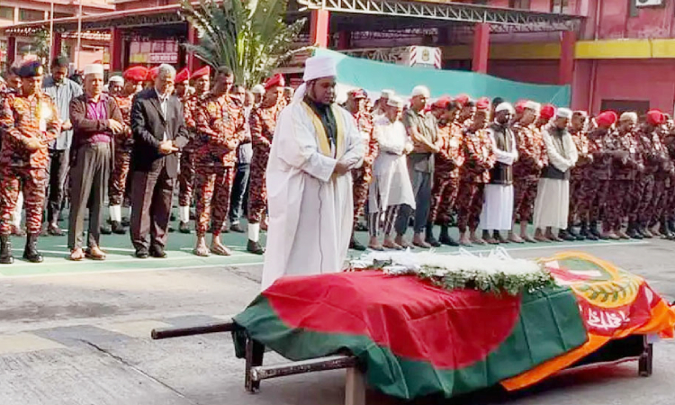 নিহত ফায়ার সার্ভিস কর্মীর জানাজা সম্পন্ন