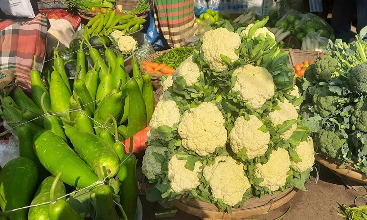 শীতের সবজিতে বাজারে স্বস্তি