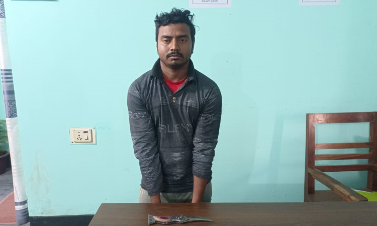রাজশাহীতে ধারালো অস্ত্রসহ আটক ১, সহযোগী পলাতক