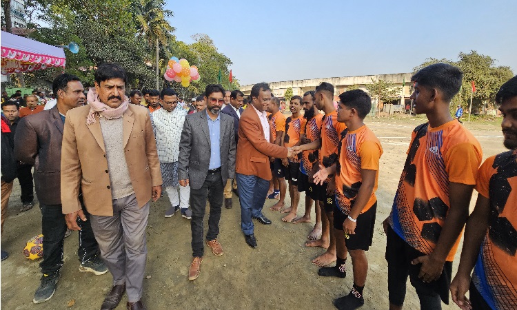 টাঙ্গাইল পার্ক বাজার ব্যবসায়ী সমিতির উদ্যোগে প্রীতি ফুটবল ম্যাচ