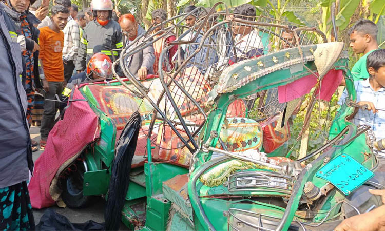 শেরপুরে বাসচাপায় অটোরিকশার ৬ আরোহী নিহত