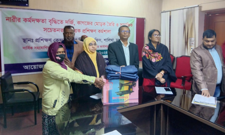 শালিখায় দুস্থ নারীদের আত্মকর্মসংস্থানে প্রশিক্ষণ কর্মশালা