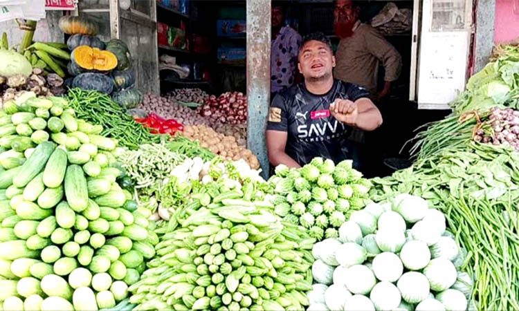 হিলিতে দাম কমেছে সবজিসহ আলু-পেঁয়াজ-আদার