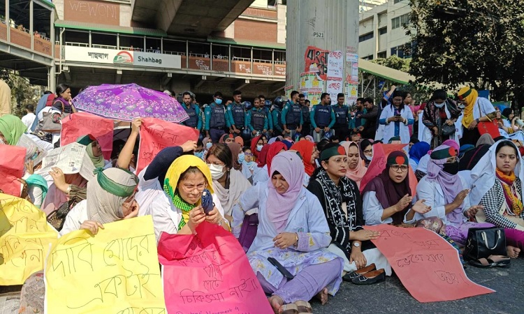 ট্রেইনি চিকিৎসকদের ভাতা আপাতত ৩০ হাজারই, জুলাইতে ৩৫