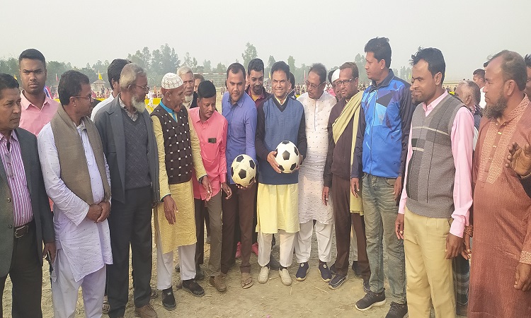 হিলিতে মরহুম এমদাদুল হক মাষ্টার স্মৃতি ফুটবল টুর্নামেন্টের উদ্বোধন