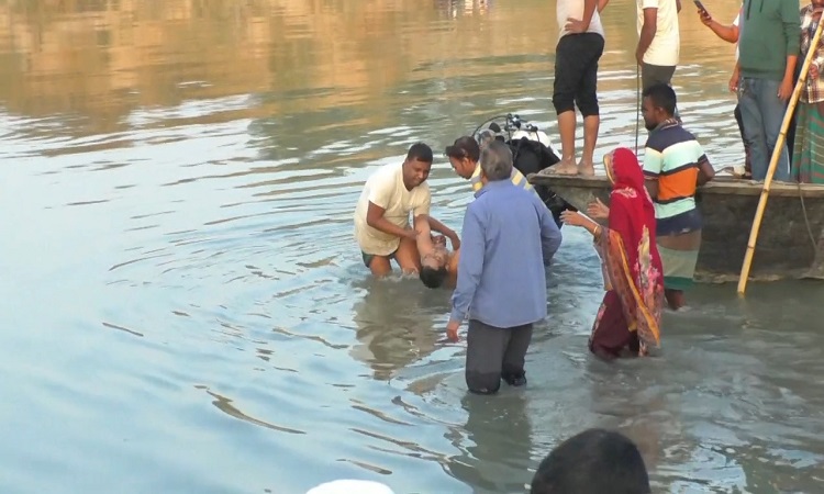 ব্রহ্মপুত্র নদে গোসল করতে নেমে ৩ স্কুল শিক্ষার্থীর মৃত্যু