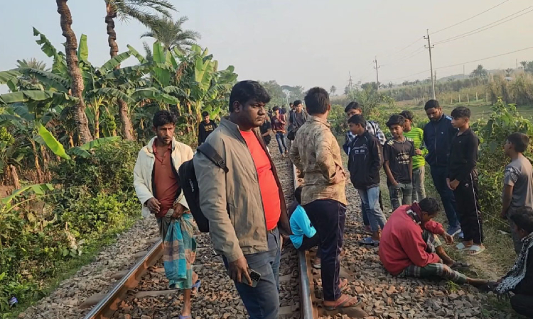 কালিগঞ্জে ট্রেনে কাটা পড়ে যুবকের মৃত্যু