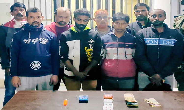 রাজশাহী বোয়ালিয়ায় পুলিশের অভিযানে ৮ জুয়াড়ি আটক