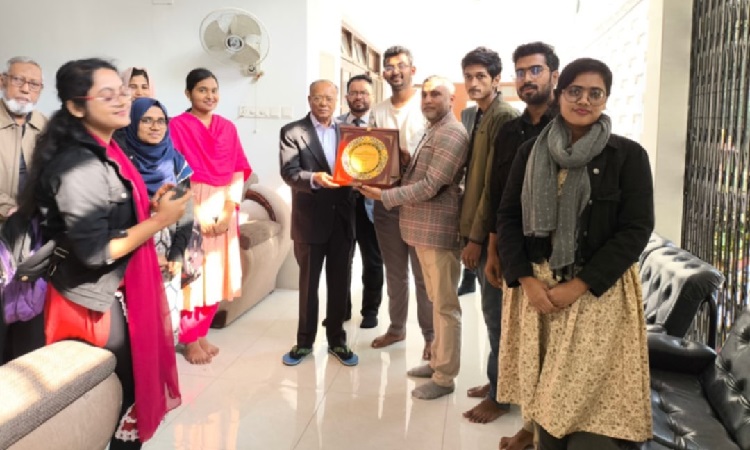 বাকৃবিতে আব্দুল আউয়াল মিন্টুকে সংবর্ধনা প্রদান