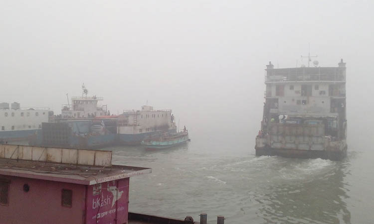 পাটুরিয়া-দৌলতদিয়া নৌরুটে ফেরি চলাচল স্বাভাবিক