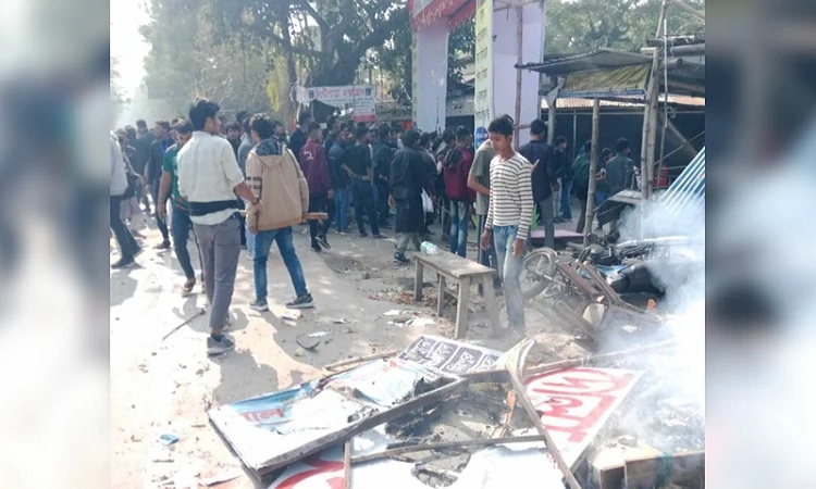 মার্চ ফর ইউনিটির ঢাকামুখী গাড়িবহরে হামলা, সংঘর্ষে রণক্ষেত্র
