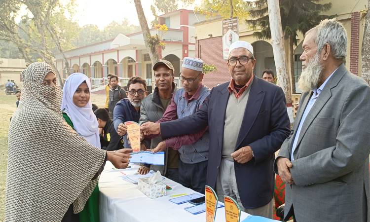 সরিষাবাড়ীতে কৃতি শিক্ষার্থীদের সম্মাননা ক্রেস্ট প্রদান