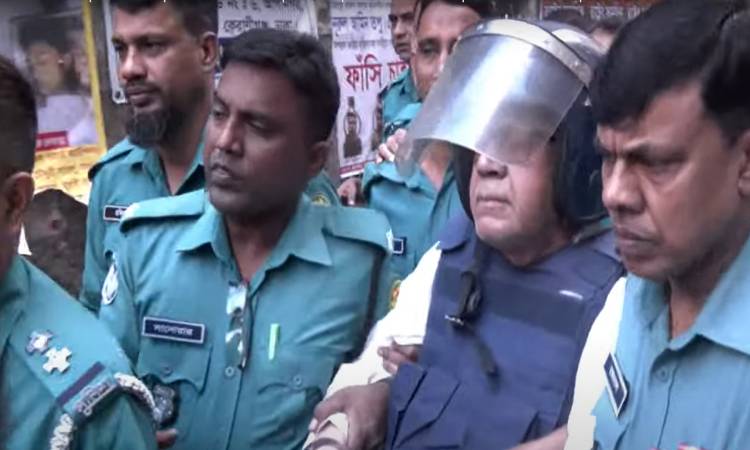 ফের ৪ দিনের রিমান্ডে সাবেক খাদ্যমন্ত্রী কামরুল