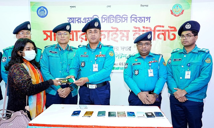 আরএমপি সাইবার ইউনিটের সহায়তায় হারানো মোবাইল উদ্ধার ও হস্তান্তর