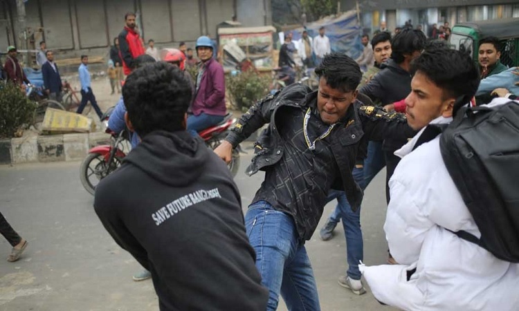 পান্থকুঞ্জ রক্ষার আন্দোলনকারীদের উপর পরিবেশবাদীদের হামলা