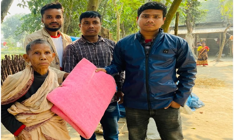 খানসামায় রক্তবিন্দু'র উদ্যোগে শীতবস্ত্র বিতরণ