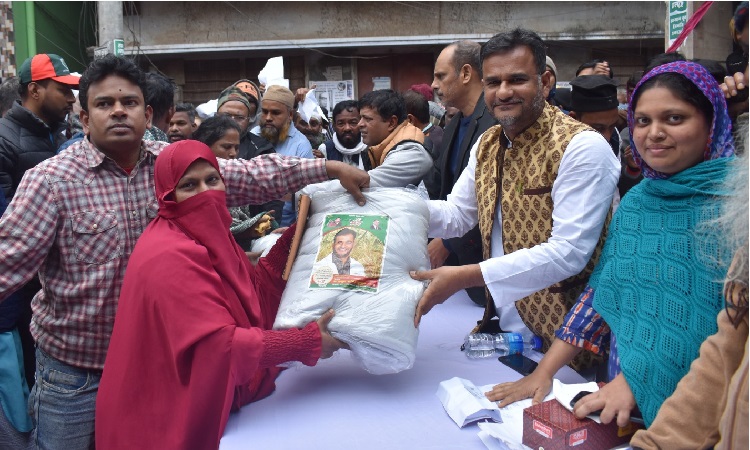 নরসিংদীতে শীতার্তদের মাঝে শীতবস্ত্র বিতরণ