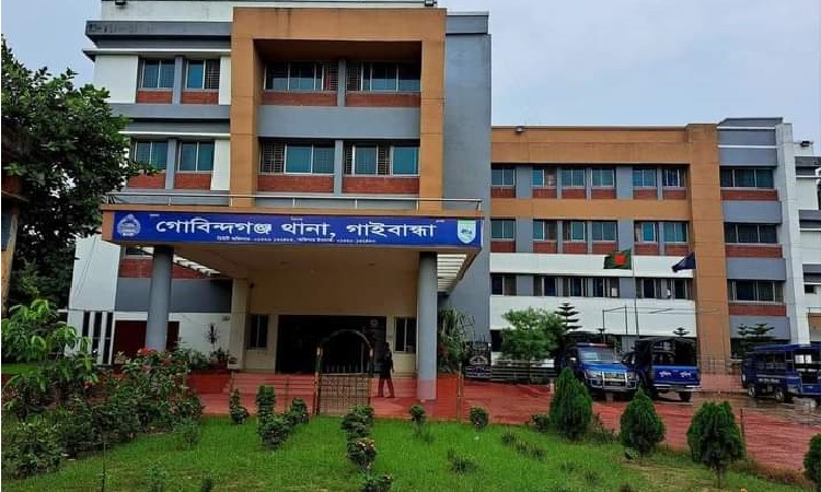 জমি ও পুকুর দখলকে কেন্দ্র করে সাঁওতাল পল্লিতে হামলা