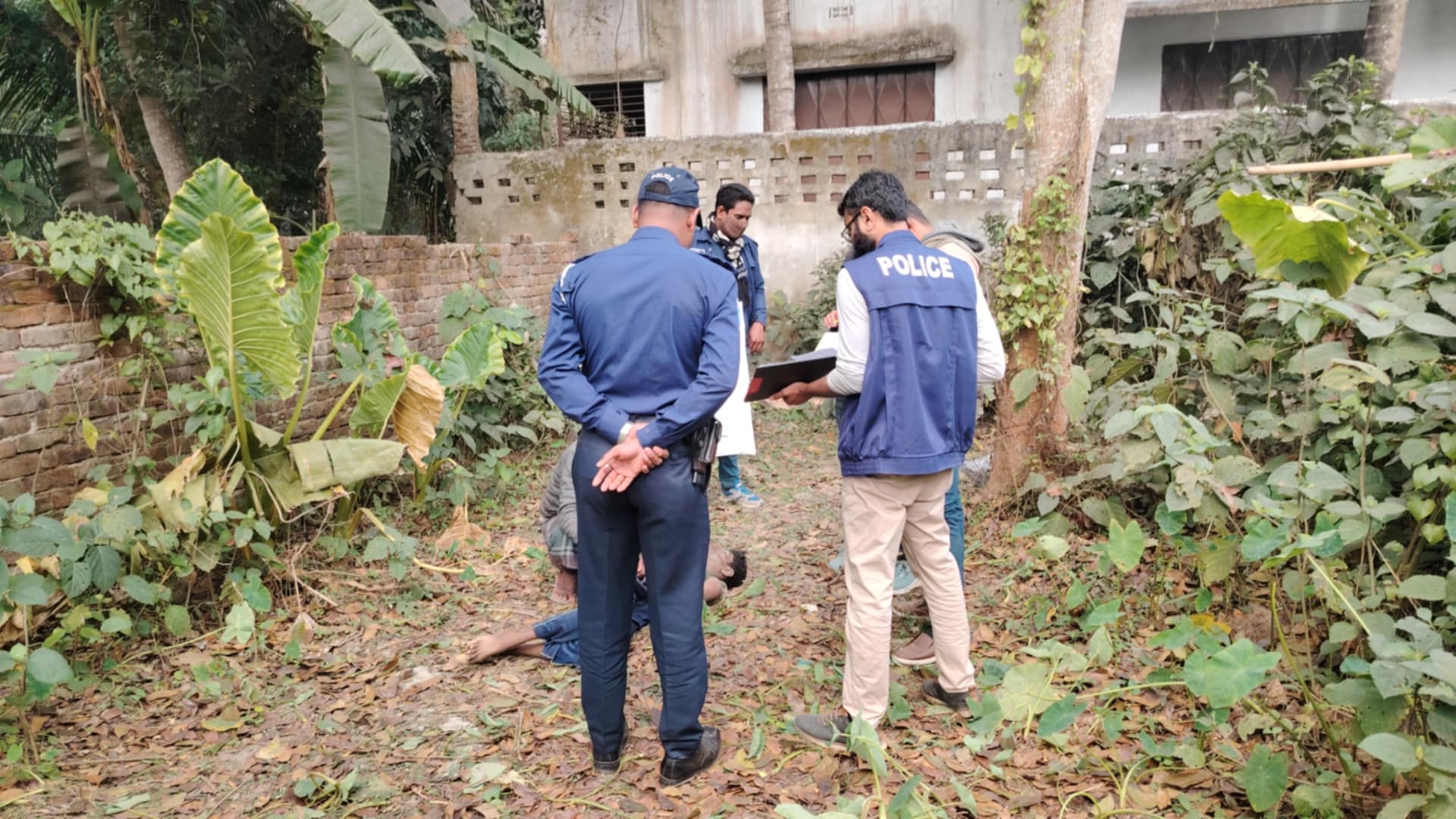 লোহাগড়ায় ভ্যান চালক কে শ্বাসরোধে হত্যা, অভিযুক্ত আটক