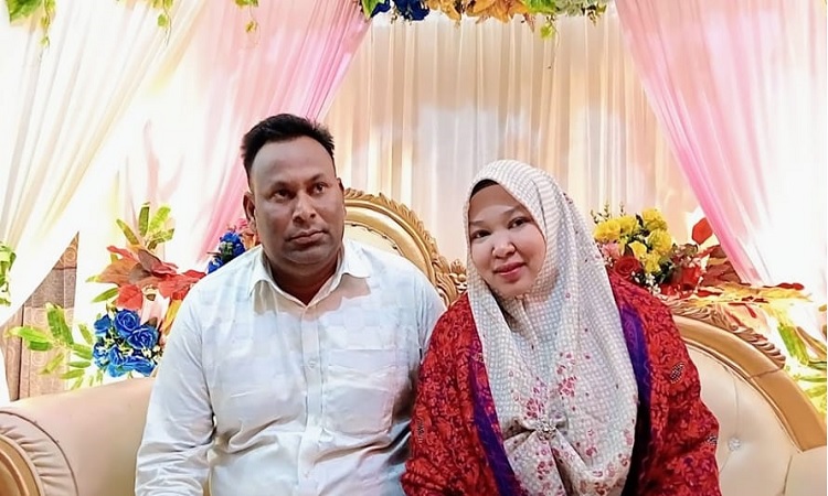 গুরুদাসপুরে প্রেমিকের টানে মালয়েশিয়ান তরুণী