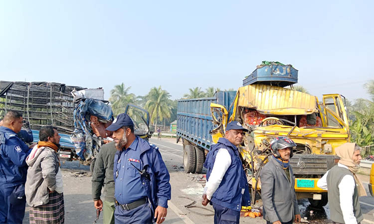 নড়াইলে ট্রাক-পিকআপ সংঘর্ষে নিহত ১